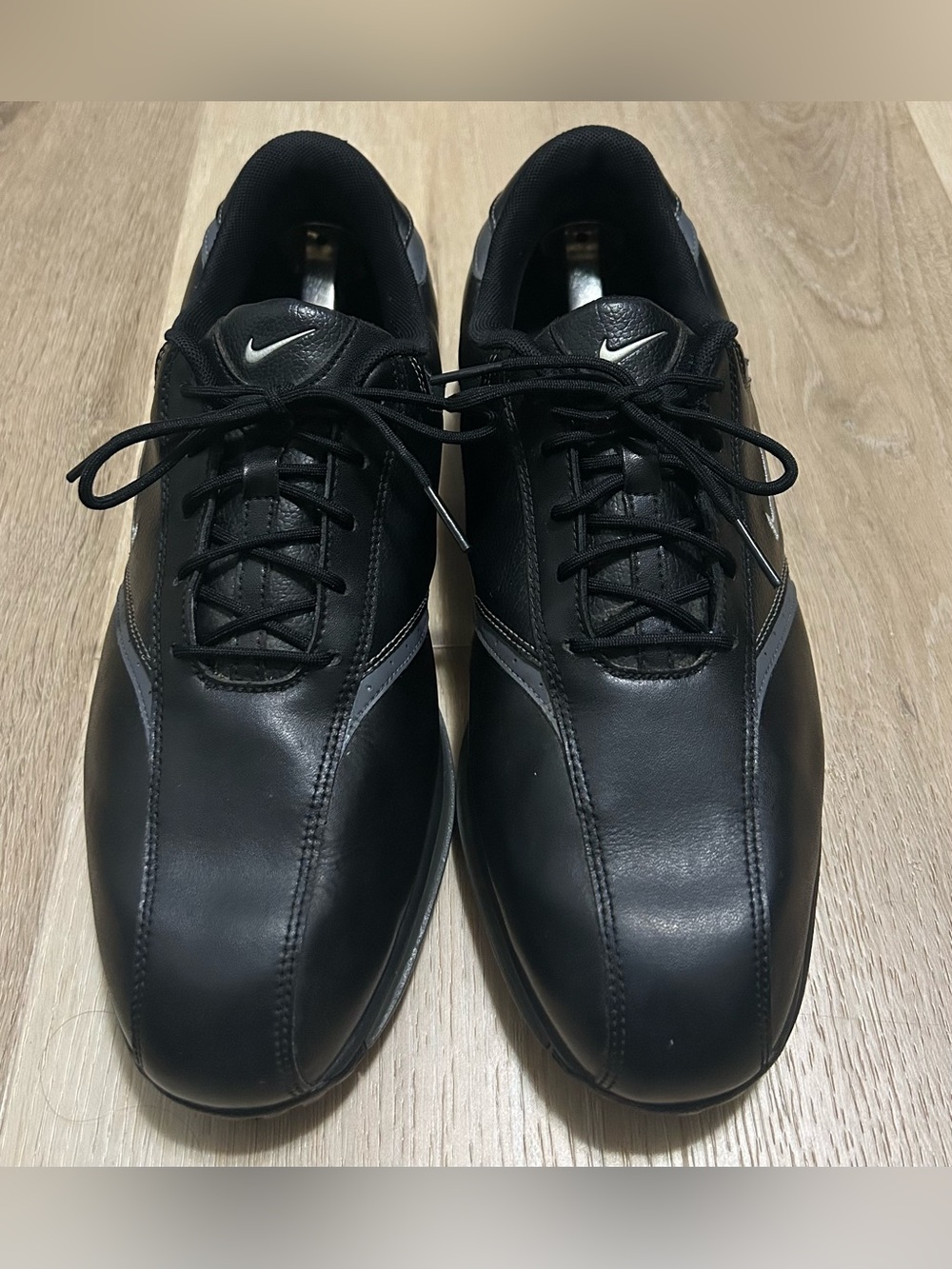 Nike Men’s Black Leather Golf Shoes Lace-Up Sneakers
